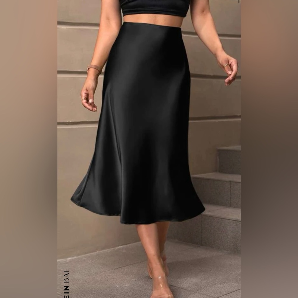 High Waist Solid Black Satin Skirt Size M